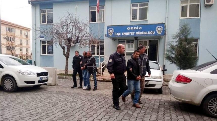 200 Kiloluk &Ccedil;elik Kasayı A&ccedil;amayınca S&uuml;r&uuml;kleyerek G&ouml;t&uuml;rd&uuml;ler