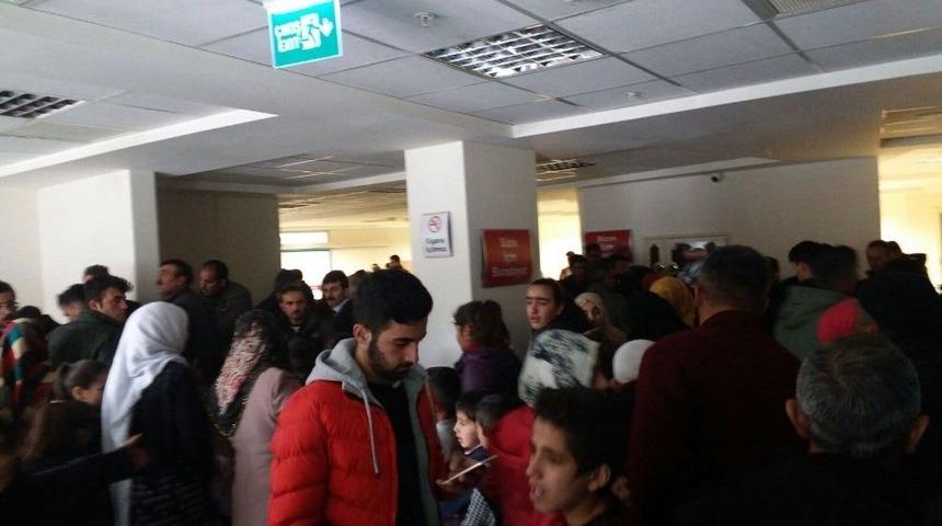 Şemdinli&rsquo;de Onlarca &Ouml;ğrenci Hastanelik Oldu