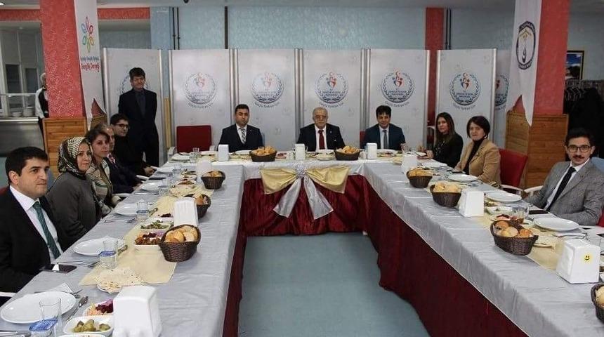 Vali Necati Şent&uuml;rk İl&ccedil;e Kaymakamları İle Hirfanlı&rsquo;da Buluştu