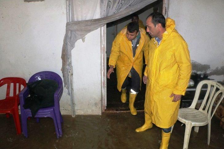 Antalya’da Sağanak Hayatı Felç Etti G2