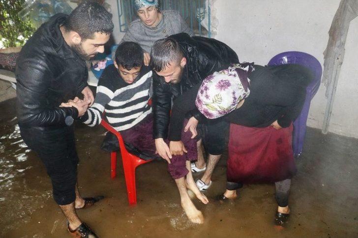Antalya’da Sağanak Hayatı Felç Etti G3