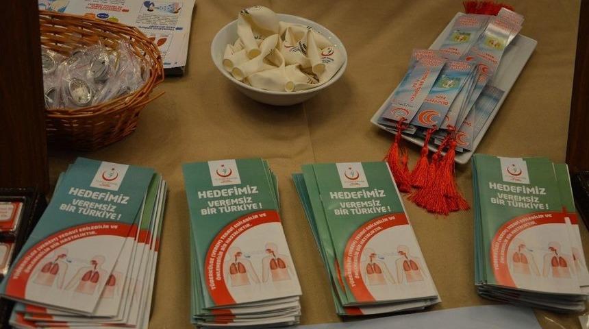 İl Sağlık M&uuml;d&uuml;r&uuml; Benli, Verem Haftası Standını Ziyaret Etti