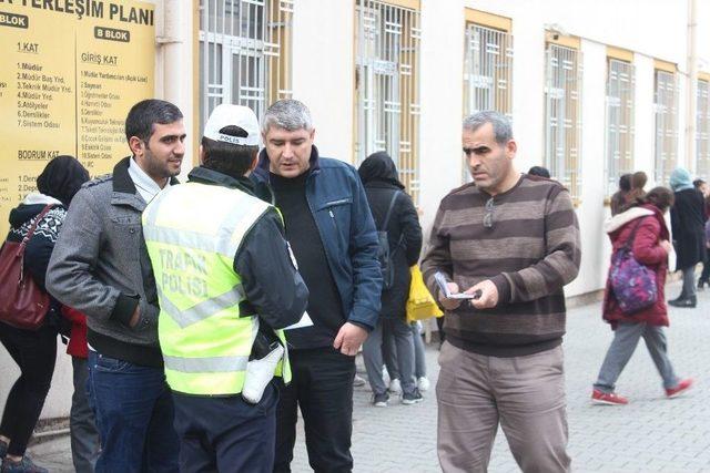 Okul Önlerindeki Uygulamada Aranan 15 Kişi Yakalandı