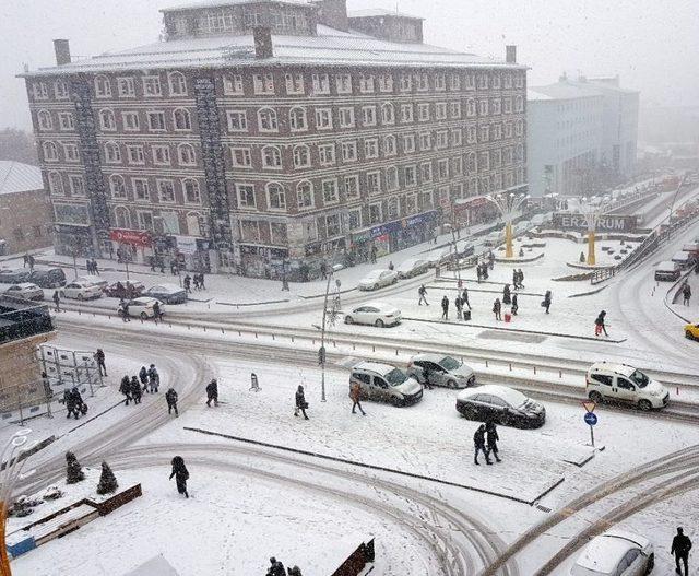 Erzurum Beyaza Büründü