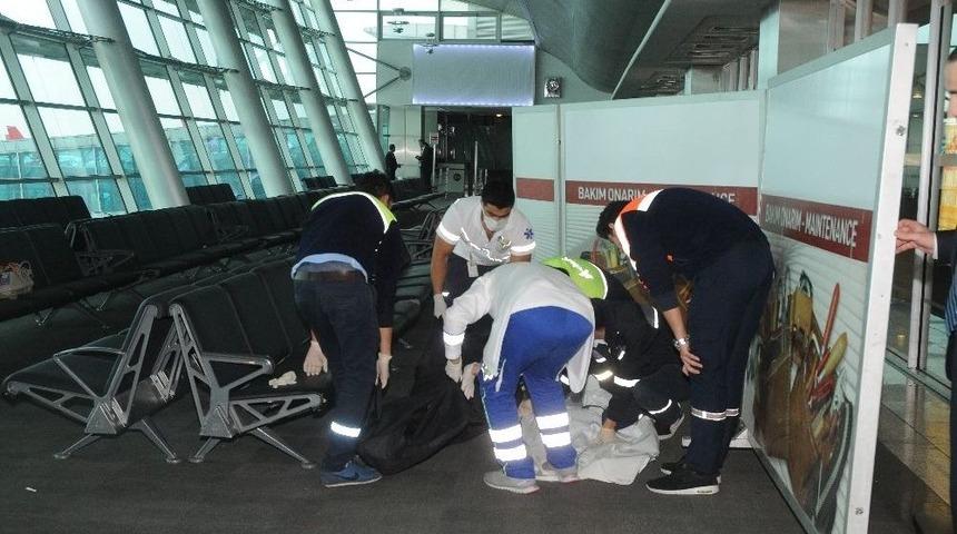 U&ccedil;ağını Ka&ccedil;ıran Yolcu Havalimanında &Ouml;l&uuml; Bulundu