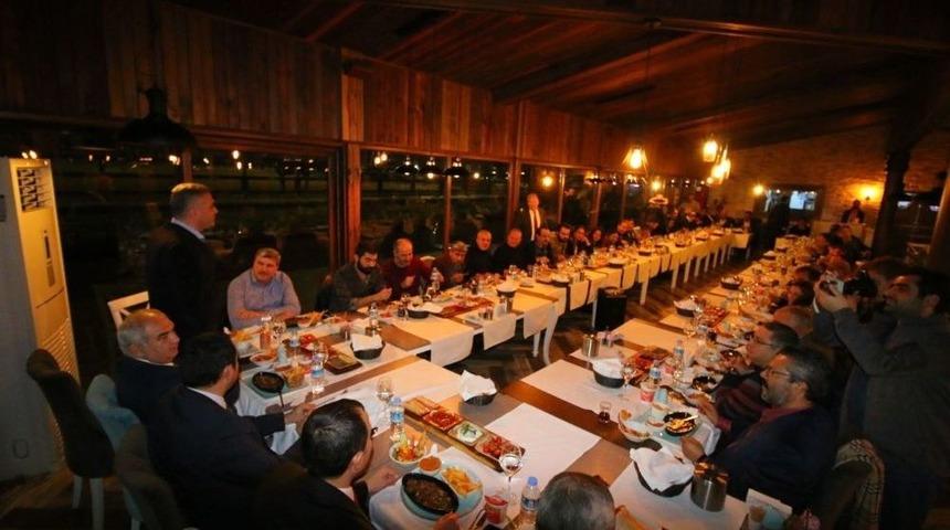 S&uuml;mer Gazetecilerle Buluştu