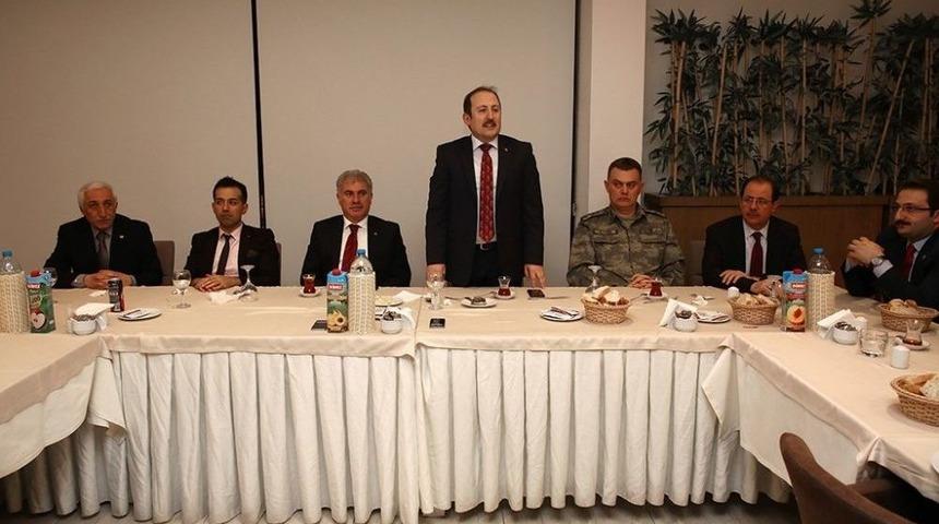 Vali Pehlivan, Basın Mensuplarını Ve İdarecileri Yemekte Ağırladı
