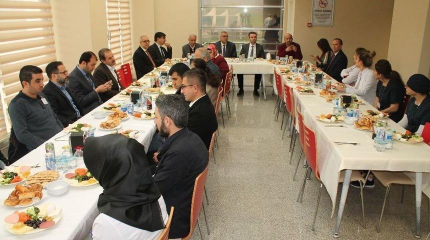 Hastane Y&ouml;netimi G&ouml;rme Engelliler İle Bir Araya Geldi