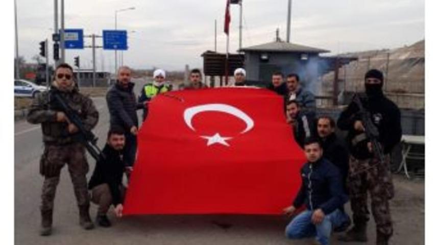 Taraftarlardan Polise Moral Ziyareti