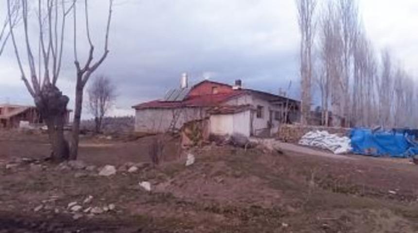 Besihaneye Giren Hırsızlar 2 B&uuml;y&uuml;kbaş Hayvanı &Ccedil;aldı