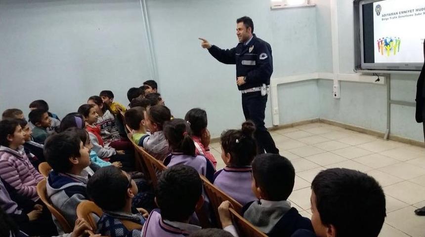 Öğrencilere Trafik Dedektifi Eğitimi Verildi