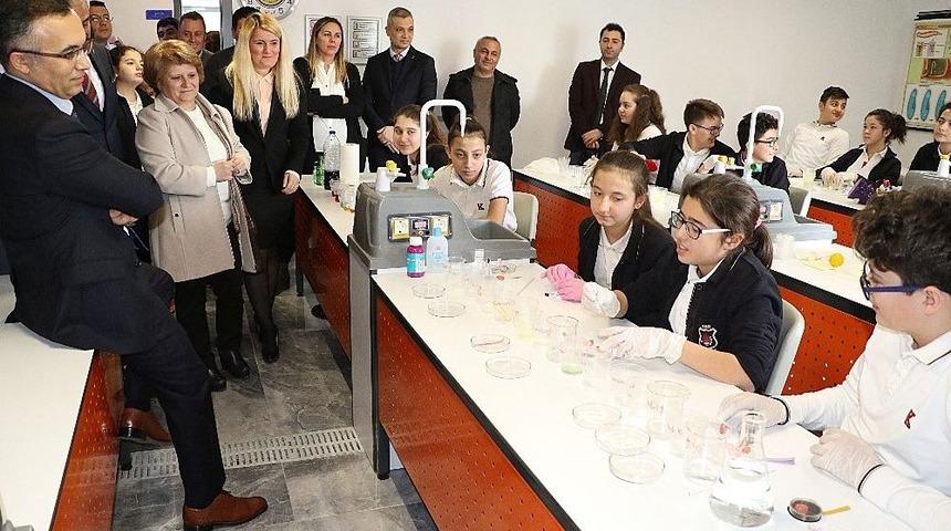 Vali &Ccedil;eber, Hayatında İlk Kez Deney Yapmanın Mutluluğunu Yaşadı