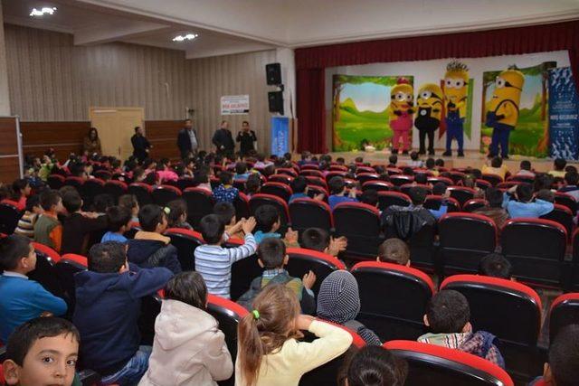 Nurdağı’nda Öğrencilere Tiyatro Gösterisi