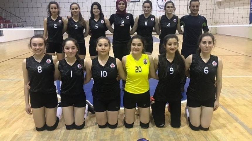 Voleybol Takımı Galibiyet Serisini S&uuml;rd&uuml;r&uuml;yor