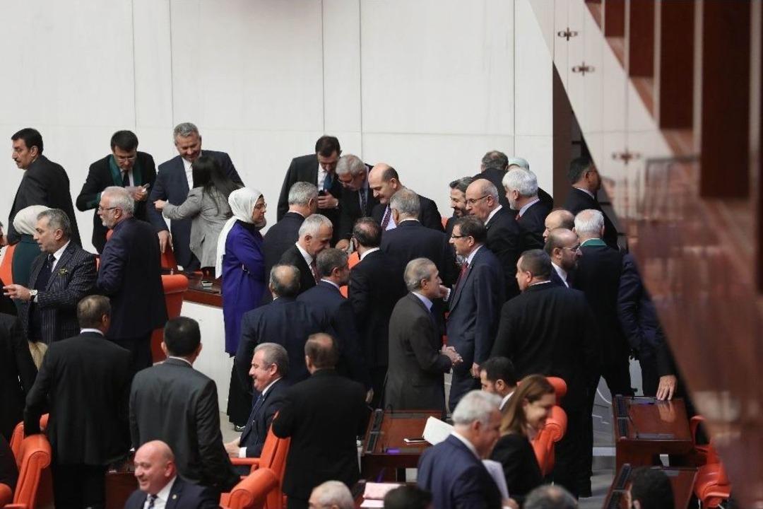 Leyla Zana&rsquo;nın Milletvekilliği D&uuml;şt&uuml;