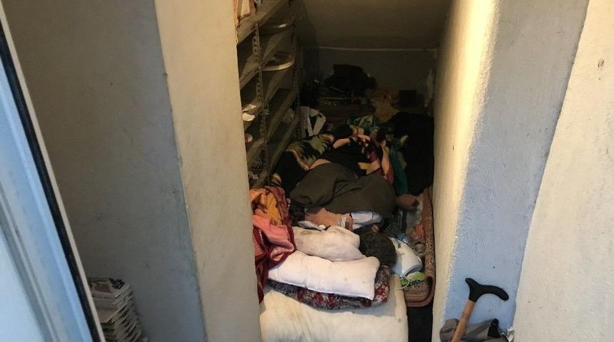 Cami Avlusundaki Malzeme Deposunda Ölü Bulundu