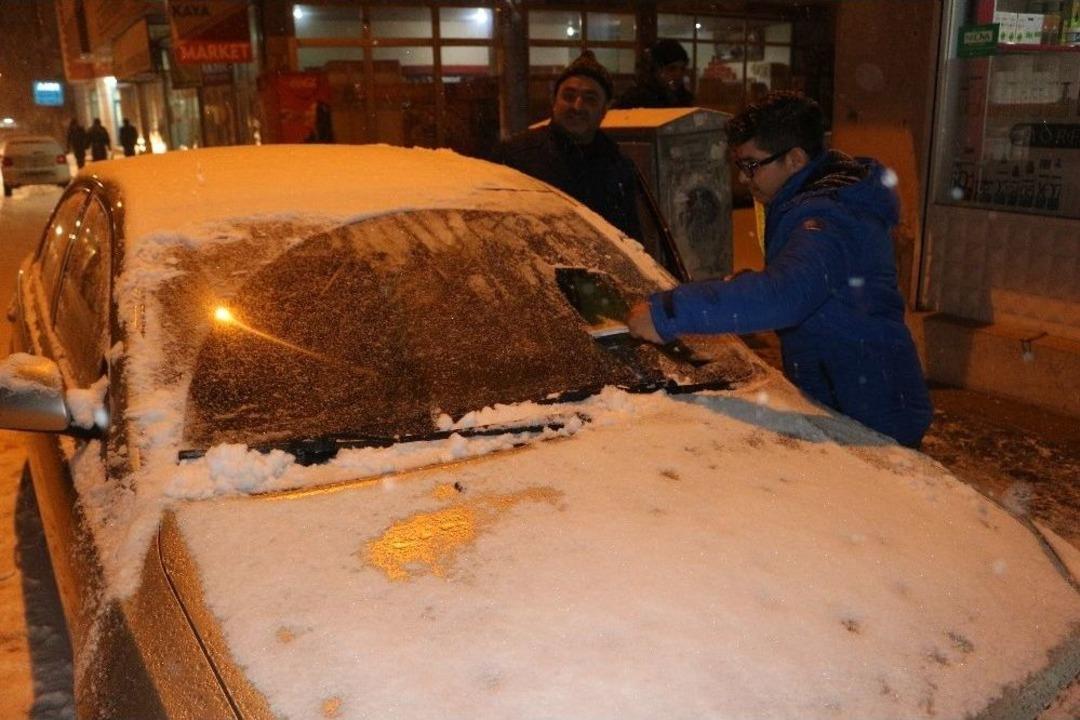 Ağrı’da Lapa Lapa Kar Yağıyor