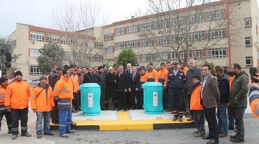 Okul Yollarındaki &Ccedil;&ouml;p Konteynırları Yeraltına Alınıyor