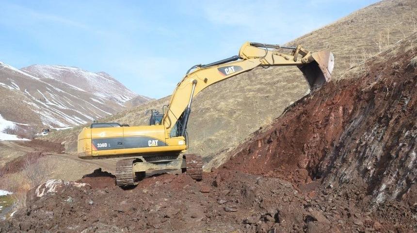 Yüksekova’da Yol Çalışması
