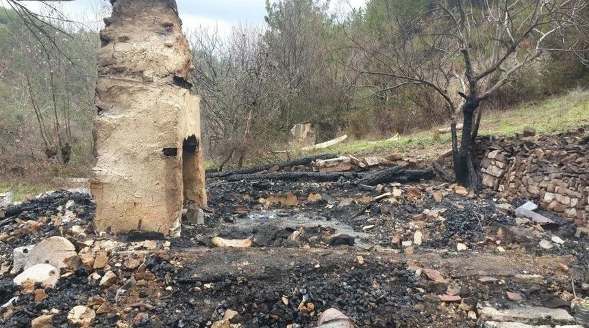 Manavgat&rsquo;ta Yaşlı Kadın Yanarak Can Verdi