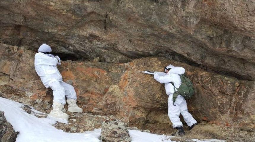 Van&rsquo;da Ter&ouml;ristlerin Kullandığı Barınaklar Kullanılamaz Hale Getirildi
