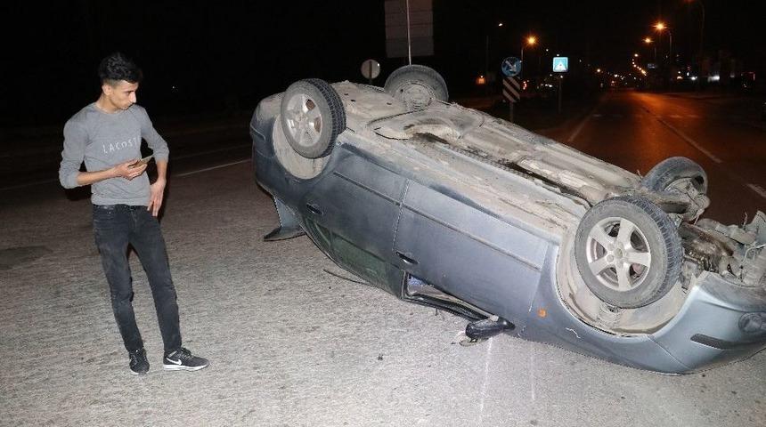 Ehliyetsiz S&uuml;r&uuml;c&uuml; Takla A&ccedil;tığı Ara&ccedil;tan Burnu Kanamadan &Ccedil;ıktı