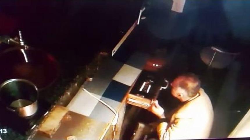 (&ouml;zel) Restoranda Yaşanan Hırsızlık Kamerada