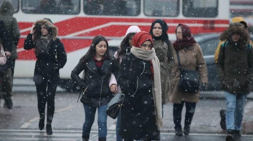 Kayseri&rsquo;de Beklenen Kar Yağışı Başladı