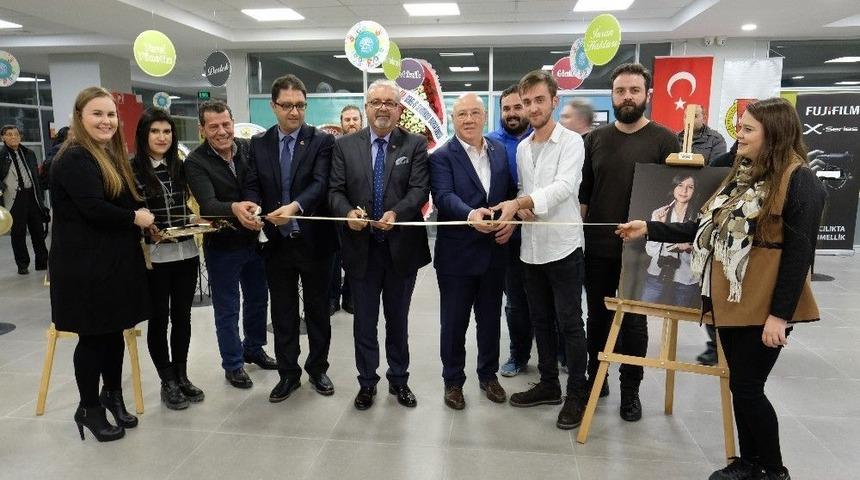 Bursalı Gazeteci Meslektaşlarını Fotoğrafladı