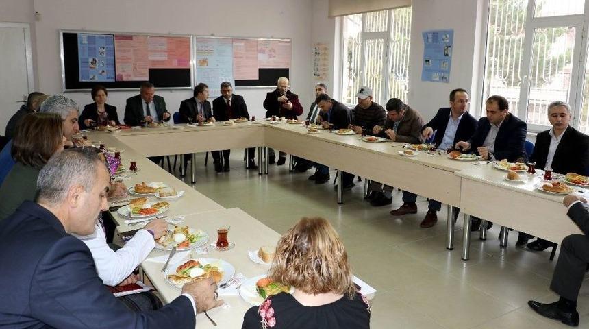 İl Sağlık M&uuml;d&uuml;r&uuml; Benli G&ouml;rme Engelli Personelle Bir Araya Geldi