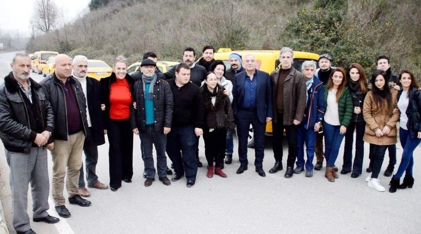 &lsquo;şof&ouml;r Nebahat&rsquo; Tiyatro Ekibine Taksicilerden B&uuml;y&uuml;k Jest