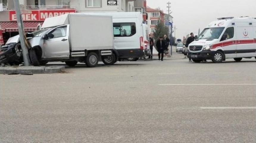 7 &Ouml;ğrencinin Yaralandığı Kaza Anı G&uuml;venlik Kamerasına Yansıdı