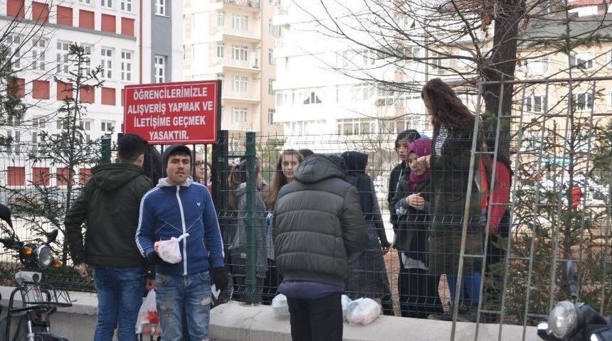 Bu Uyarı Umurlarında Bile Değil