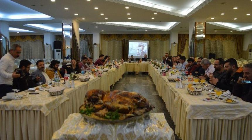 Ak Parti Mardin Teşkilatı, Gazetecilerle Bir Araya Geldi