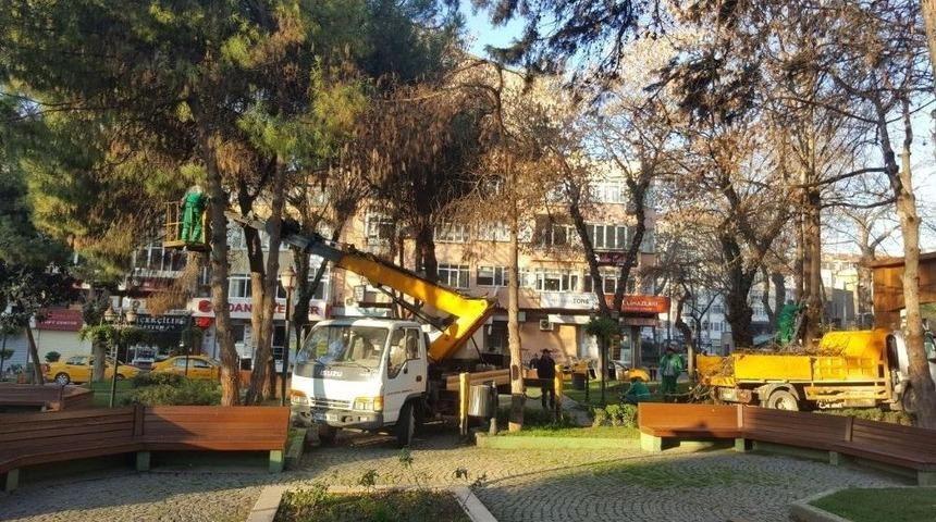 İzmit&rsquo;te Parklar Bakımdan Ge&ccedil;iyor