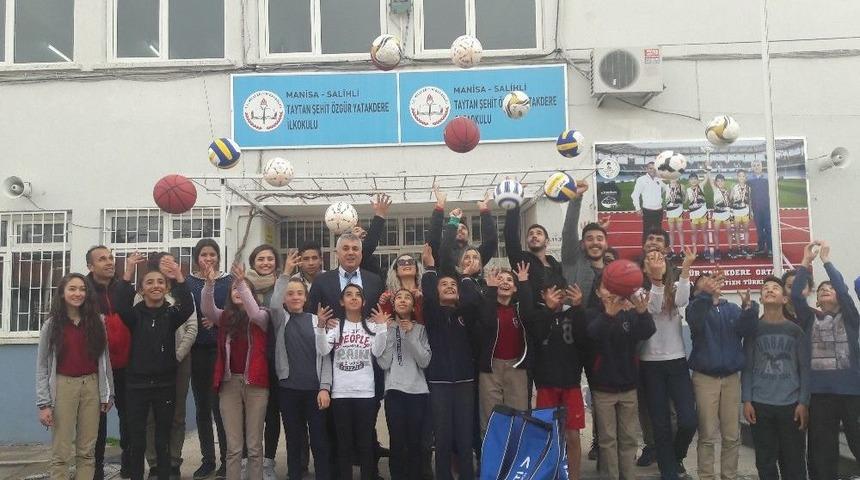 &Uuml;niversiteli &Ouml;ğrencilerden, Taytanlı &Ouml;ğrencilere Yardım Eli