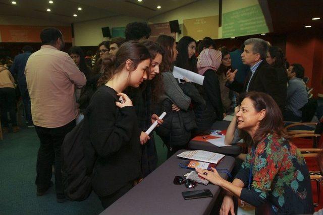 Liseli Gençler İzmir Ekonomi’de Mesleklerini Seçti