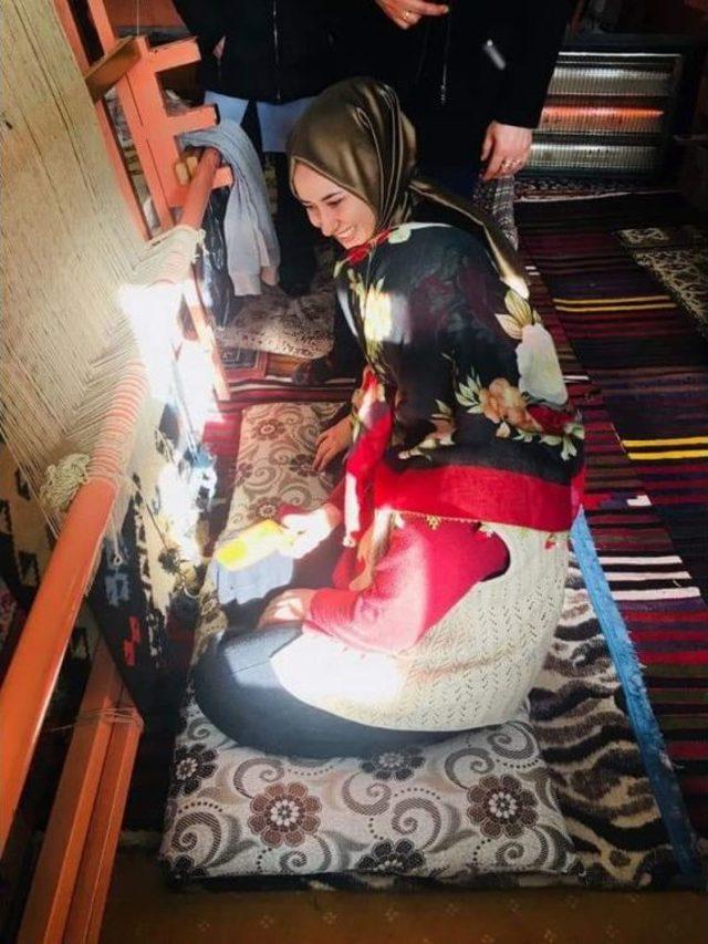 G&uuml;ny&uuml;z&uuml; Ak Parti İl&ccedil;e Kadın Kollarından Y&ouml;resel Kilim Kursuna Ziyaret 2