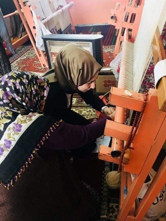 G&uuml;ny&uuml;z&uuml; Ak Parti İl&ccedil;e Kadın Kollarından Y&ouml;resel Kilim Kursuna Ziyaret 3