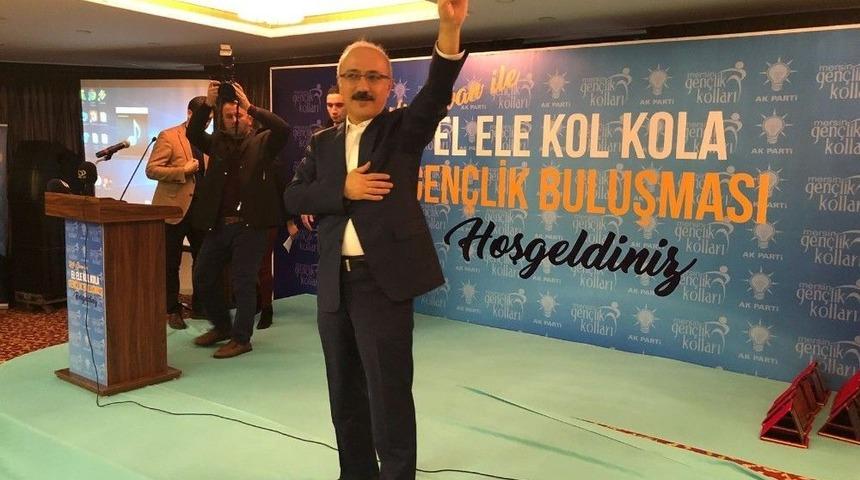 Bakan Elvan, Mersin&rsquo;de Gen&ccedil;lerle Buluştu