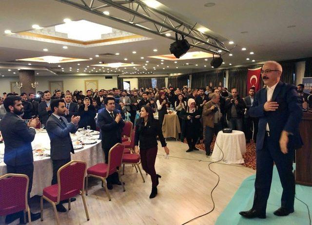 Bakan Elvan, Mersin’de Gençlerle Buluştu