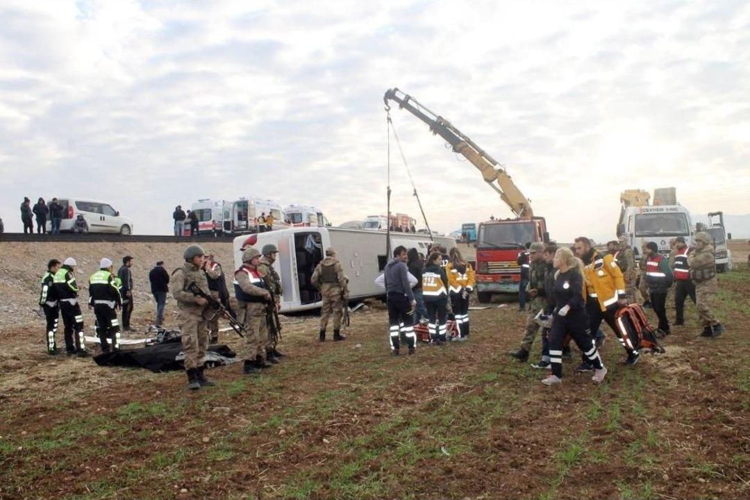 Silopi&rsquo;de Yolcu Otob&uuml;s&uuml; Devrildi: 9 &Ouml;l&uuml;, 28 Yaralı