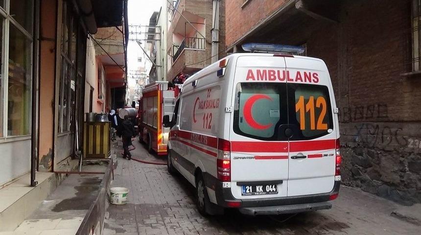 Diyarbakır&rsquo;da Korkutan Yangın: 6 Kişi Dumandan Etkilendi