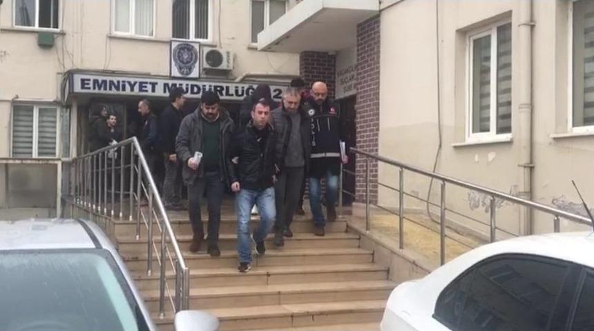 Otobanda Durdurulan Ş&uuml;pheli Ara&ccedil;tan Uyuşturucu Ve Silah &Ccedil;ıktı