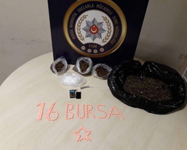 Otobanda Durdurulan Şüpheli Araçtan Uyuşturucu Ve Silah Çıktı