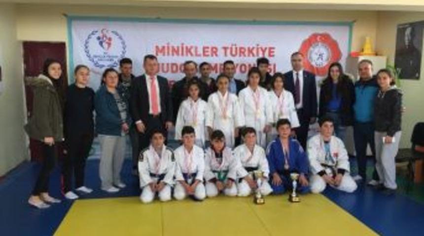 Karaman&rsquo;da Okullar Arası Judo İl Birinciliğinde Şampiyonlar Belli Oldu