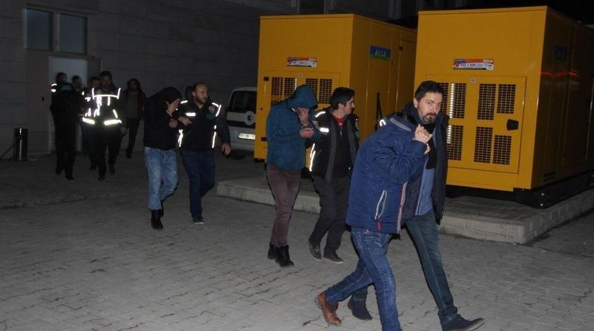 Samsun&rsquo;da Uyuşturucudan G&ouml;zaltına Alınan 13 Kişi Adliyeye Sevk Edildi