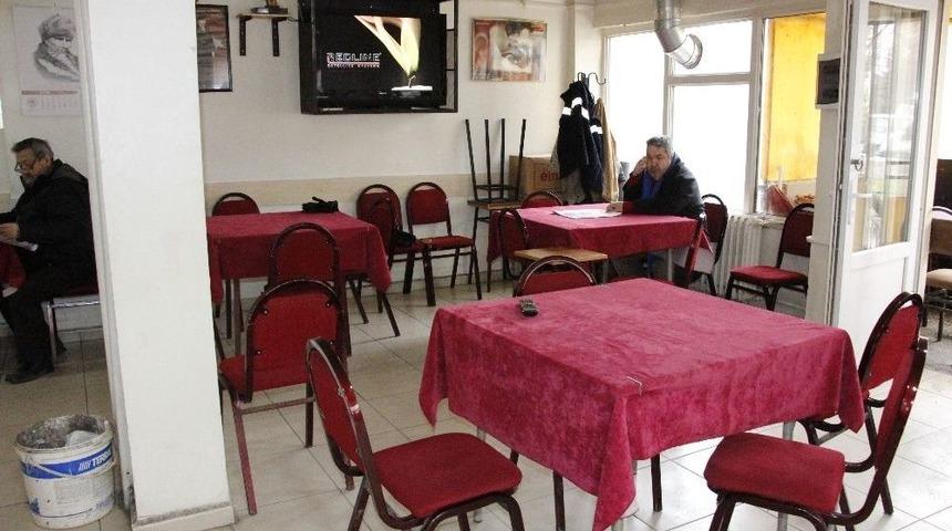 Kıraathaneciler Gelecekten Umutsuz