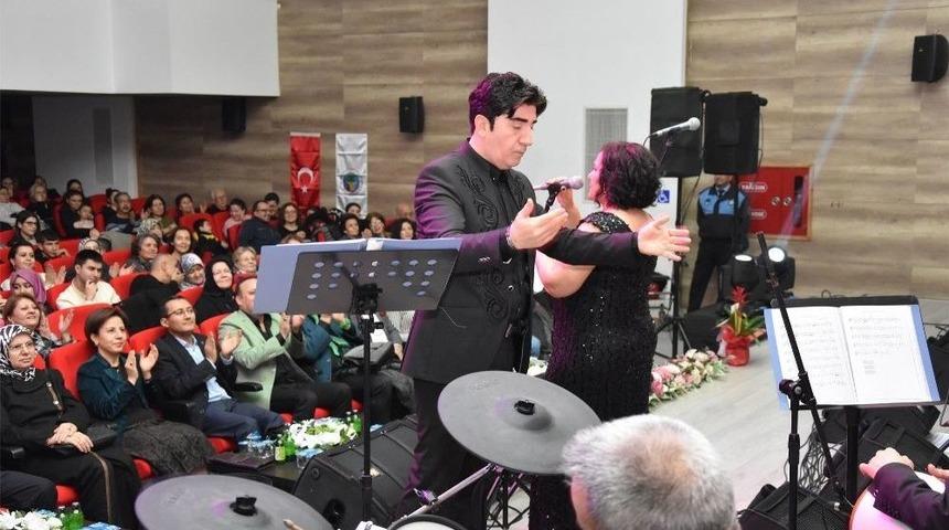 Alaşehir Belediyesi T&uuml;rk Sanat M&uuml;ziği Korosu Yılın İlk Konserini Verdi