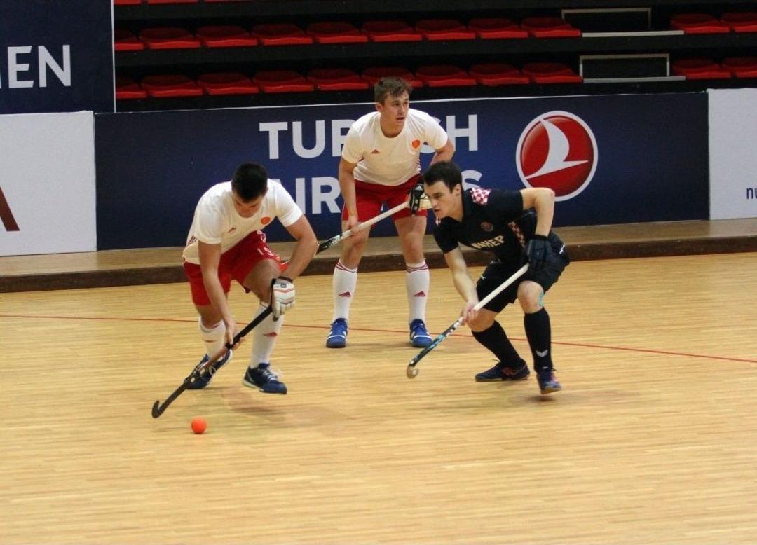 Avrupa Erkekler Salon Hokeyi Şampiyonası Başladı